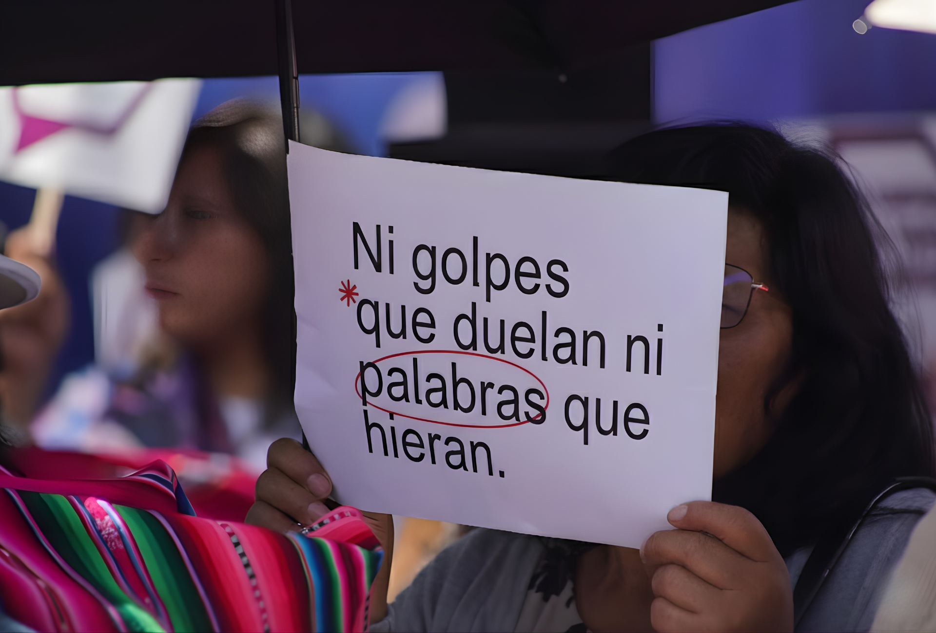 Cartel en contra de la violencia a la mujer